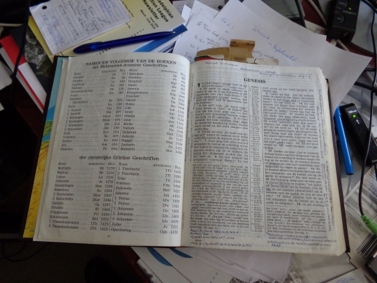 Nieuwe Wereldvertaling van de Heilige Schrift met studieverwijzingen 1984/1995 herziening en aantekeningen 
